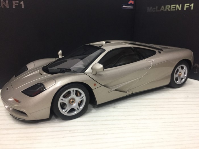 Autoart Autoart 1/18 McLaren McLaren McLaren F1 Champagne Gold Out of Print