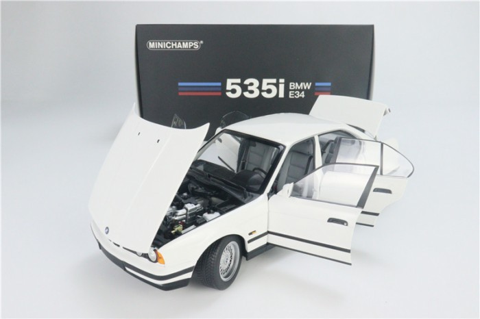 MINICHAMPS Mini Cut 1: 18 BMW 535i E34 1988 Classic White Alloy Full Driving Model