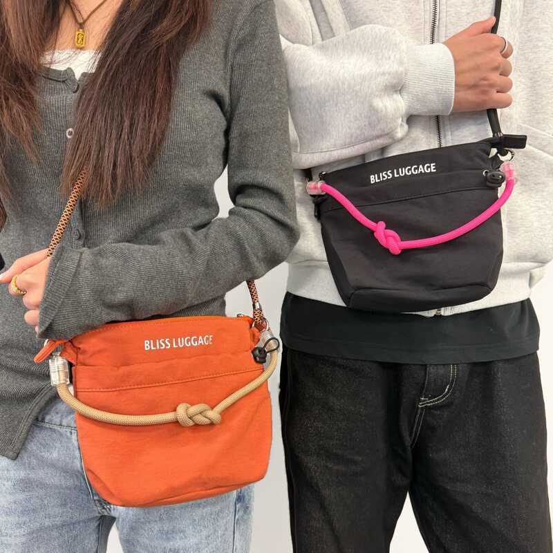 BLISS LUGGAGE กระเป๋าสะพายข้างดีไซน์สายโหนด สีพื้นสดใส วัสดุไนลอนกันน้ำ น้ำหนักเบา สำหรับทุกเพศunise