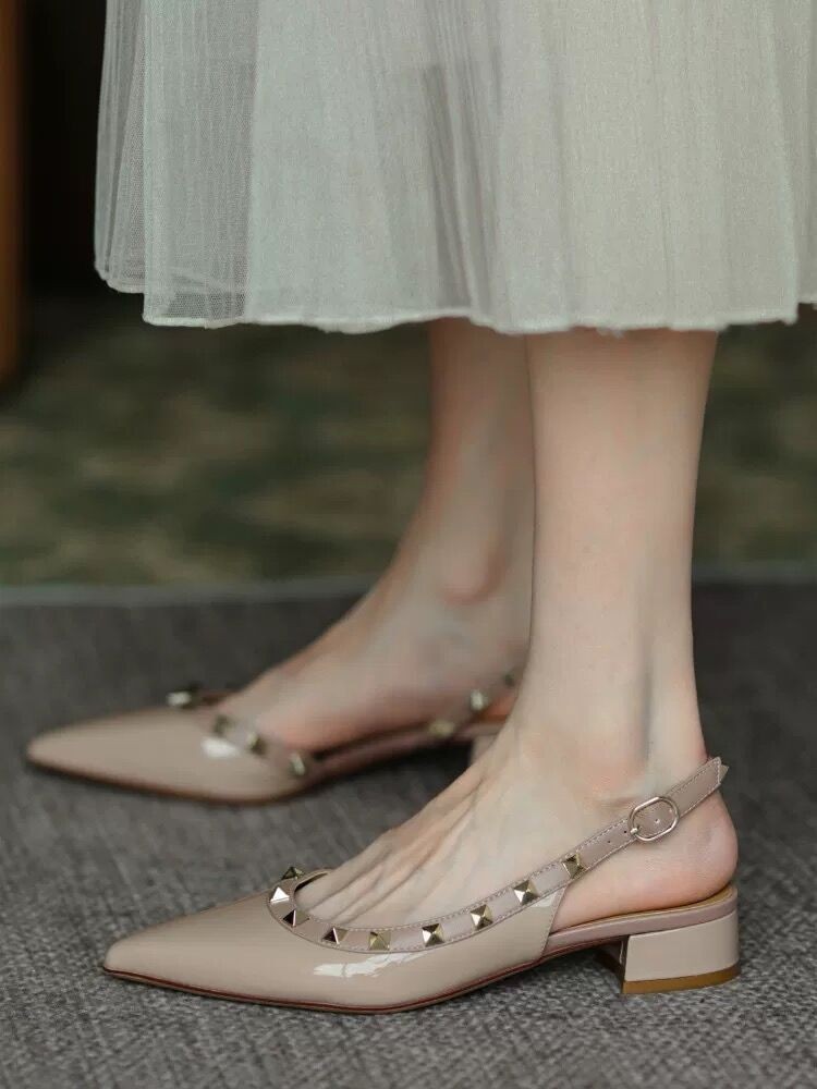 รองเท้าแตะส้นหนาชี้นิ้วสำหรับผู้หญิง ดีไซน์แฟชั่นฤดูร้อน สบายๆสำหรับสวมใส่ทุกวัน