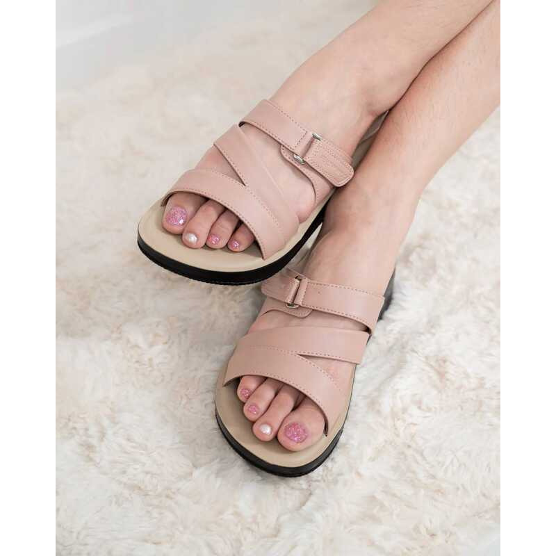 Deblu รองเท้าให้แม่ รองเท้าแบบสวมผู้หญิง สำหรับผู้หญิงเท้าปกติ รุ่น L9506