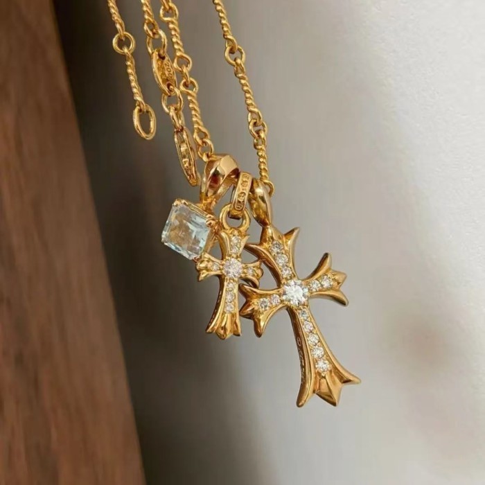 Chrome Hearts Chrome Hearts Sugar Cube Series สร้อยคอไม้กางเขนจี้ระดับไฮเอนด์หรูหราสร้อยคอไม่มีสีอเน