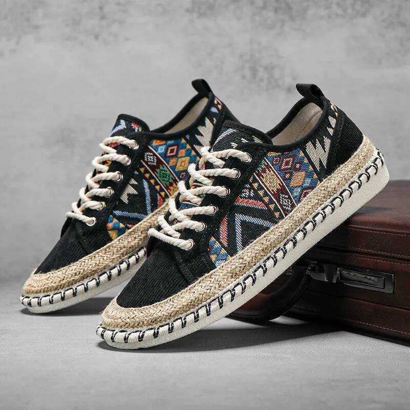 C Hot Sale Ethnic Style Men's Canvas Shoes Sewing Casual Flat Shoes Man Breathable Fisherman Shoes