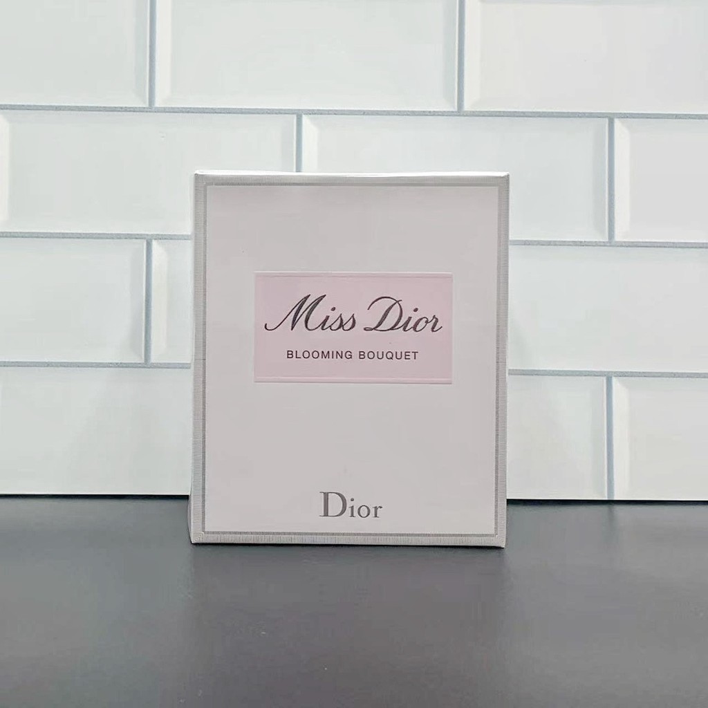 ส่วนลดใน Straw Time [Shopee Special Selection] 40.Dior Sweetheart Sample ชุดสองชิ้น One to One Quali