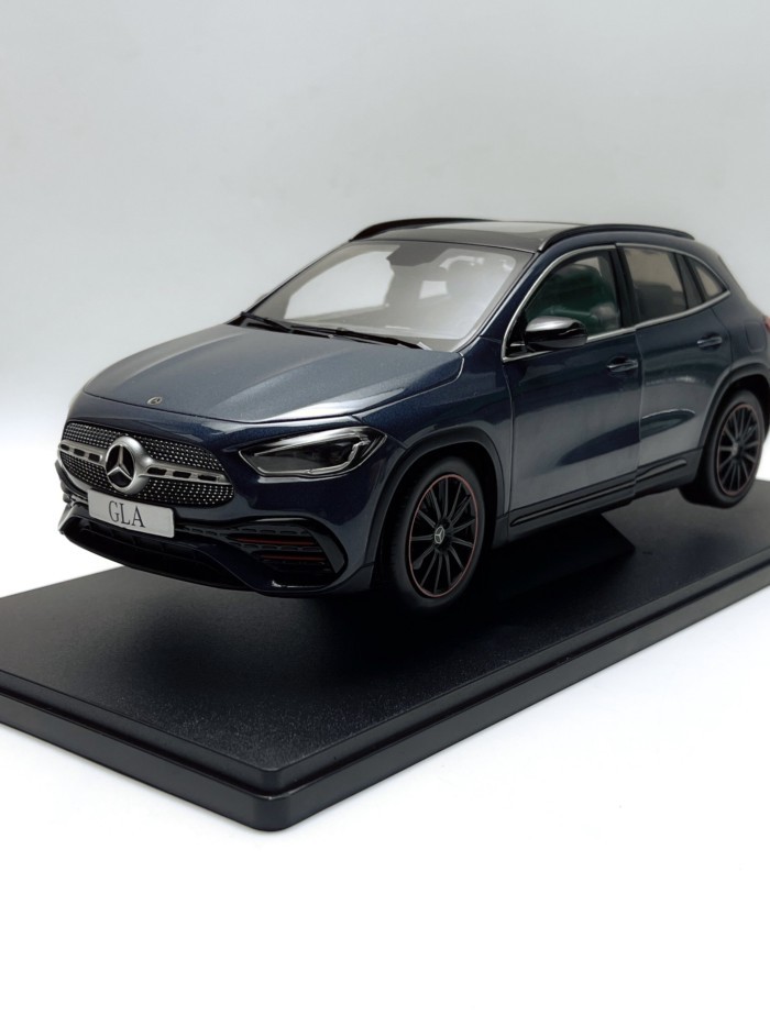 Solido Solido 1/18 Mercedes Benz Mercedes Benz GLA X247 โมเดลรถโลหะผสม Out of Print Car Model