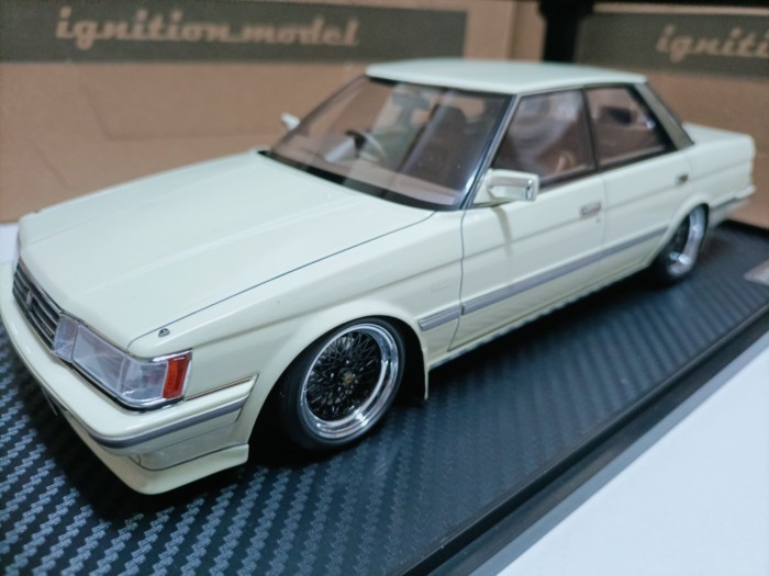 IG 1 18 รถ Toyota Grande รุ่น Mark II Grande GX71 ล้อเงิน