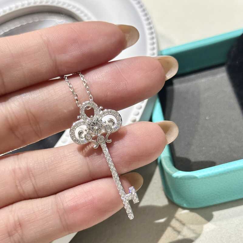S925 สร้อยคอเงิน Moissanite จี้ Twilight Key Clavicle Chain Moissanite สร้อยคอ