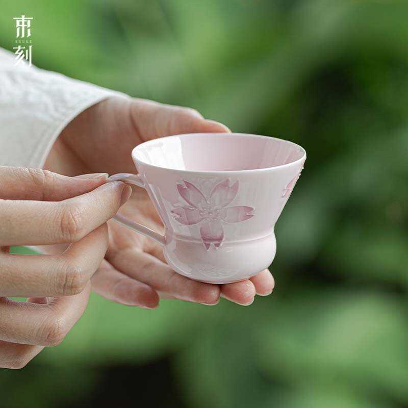Beam แกะสลักผู้หญิงสีชมพู Cherry Blossom ถ้วยกาแฟมูลค่าสูง Niche Design เซรามิคสํานักงานถ้วยน้ําแก้ว