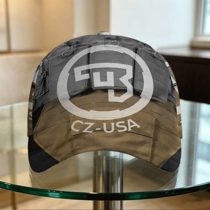 หมวกเสื้อกั๊กยุทธวิธี CZ-USA - ดีไซน์สีดํา Drab Olive พร้อมโลโก้วงกลมสีขาวขนาดใหญ่และข้อความ "CZ-USA