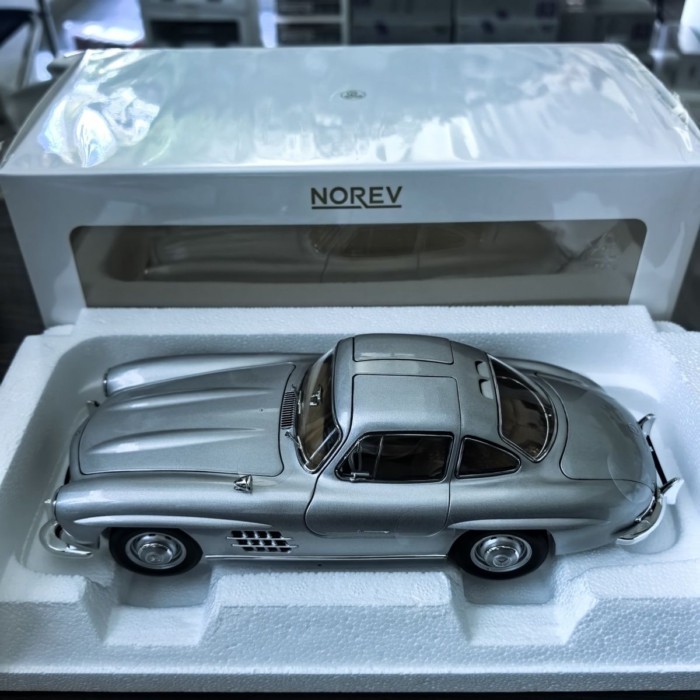 NOREV NOREV 1: 18 Mercedes-Benz Owing ประตู 300SL จําลองรถรุ่นคอลเลกชันรถตกแต่งรุ่น Limited Edition 