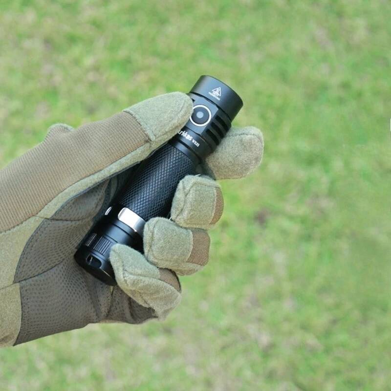 Wurkkos WK03 ไฟฉาย LED ขนาดเล็ก ชาร์จได้มีกระเป๋าแม่เหล็ก แสดงผลสีสูง สำหรับการตั้งแคมป์