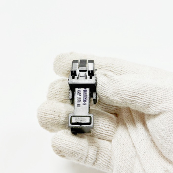 Original new brake light switch for BMW E46 E39 E60 E52 E61 E61 E62 E65 E90  E91 E93 F10 X1 X3 X5 X