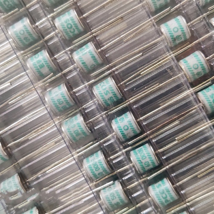 50pcs/lot  ceramic gas discharge tube FS5.5X-1 5500V 2R5500 10KA 8X8