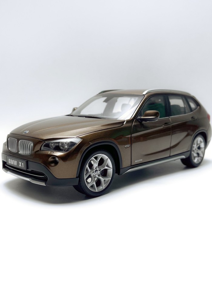 Jingshang KYOSHO 1/18 BMW BMW X1 E84 xDrive 28i SUV โมเดลรถอัลลอย Out of Print Model
