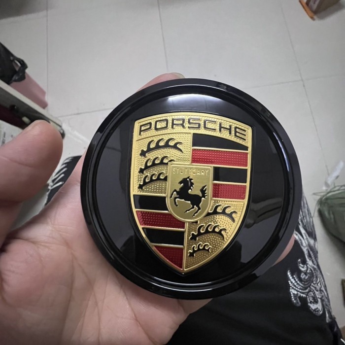 เหมาะสําหรับ 21-22 Porsche Taycan Taycan Taycan Hub Cap ป้ายสี Cayenne 911 ฝาครอบดุมล้อ