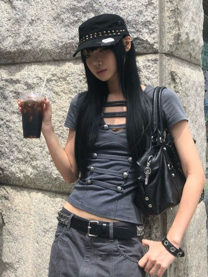 แขนสั้นผู้หญิงฤดูร้อนรูปแบบใหม่ด้อยหน้าอกคอวีลึกของแท้ไหล่เสื้อยืดสาวร้อนด้านบน