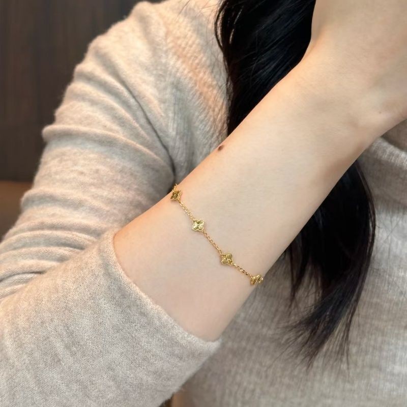 สร้อยข้อมือสเตรลิงเงิน 925 ลายดอกไม้และโคลเวอร์สี่ใบ สำหรับผู้หญิง