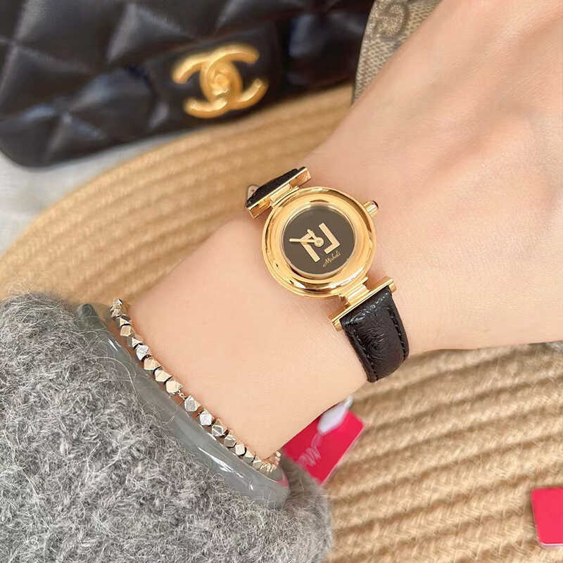 Mishali/Mishali เข็มขัดสองมือเซ็กซี่ครอบงําหญิงนาฬิกาสุภาพสตรีหน้าปัดเล็ก