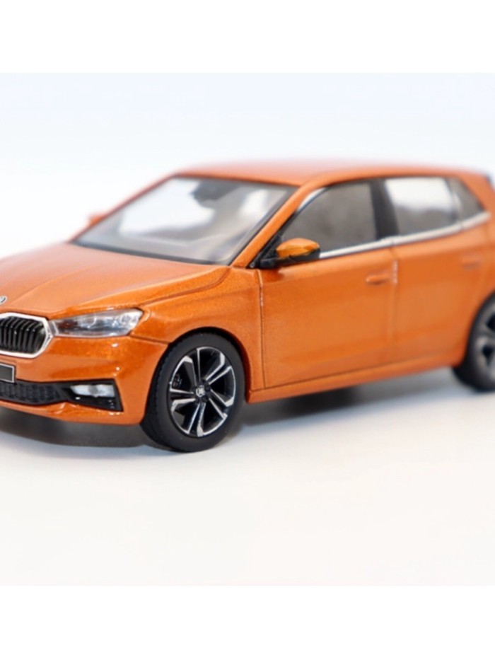 No Norev 1/43 Skoda Fabia Skoda Fabia รถโลหะผสมจําลองรถรุ่นตกแต่งออกจากโมเดลรถพิมพ์