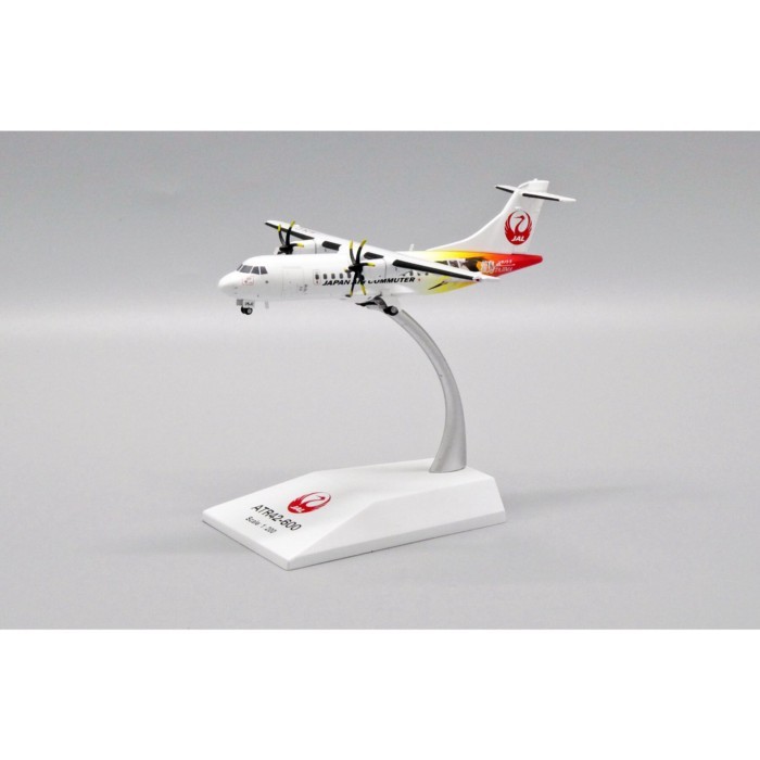 พร้อมสต็อก JC Wings Japan Airlines 1: 200 ATR42-600 JA05JC โมเดลเครื่องบินโลหะผสมออกจากรุ่นพิมพ์