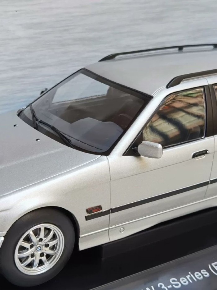 MCG 1/18 BMW BMW 325i 3-series E36 โมเดลรถโลหะผสม Touring Out of Print Car Model