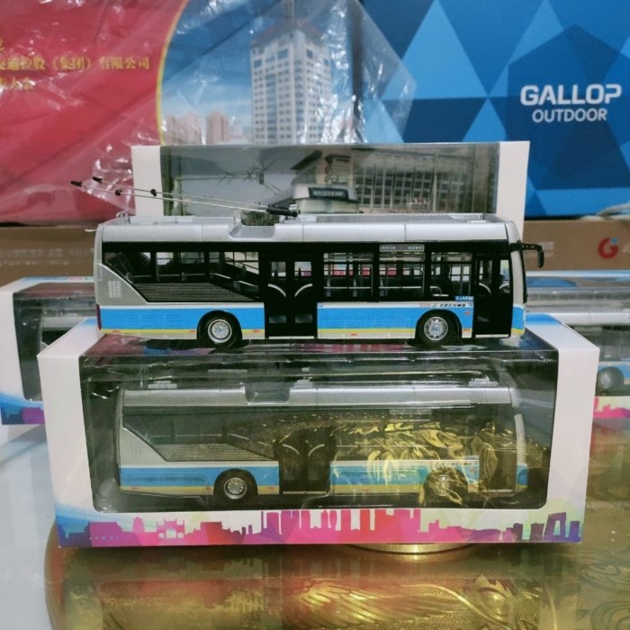 1: 64 Fukuda 120F Railless Tram Model 111 Road Beijing Bus Model