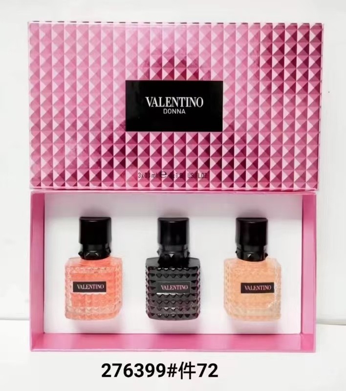 สินค้ามาใหม่ P/65 Valentino Perfume Medium Sample 30ml Three-Piece Set Powder Box รุ่นใหม่ ประกอบด้ว