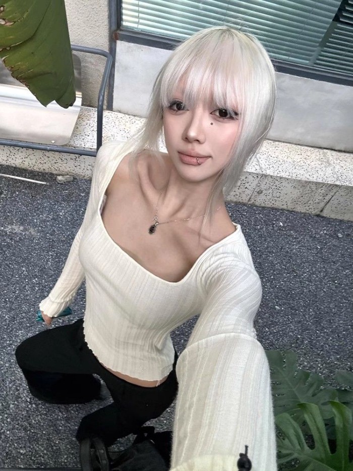 Shanmieleng Retro Square Neck Sweater ผู้หญิงฤดูใบไม้ร่วงหนา Pit Strip Bottoming เสื้อแขนยาว