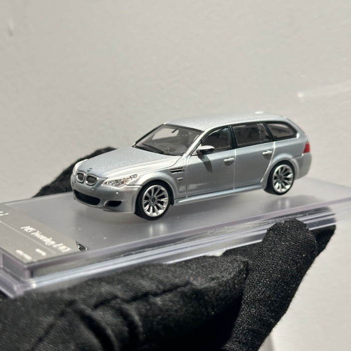 KING MODEL 1: 64 BMW M5 E61 Travel Silver Alloy Closed Car MODEL