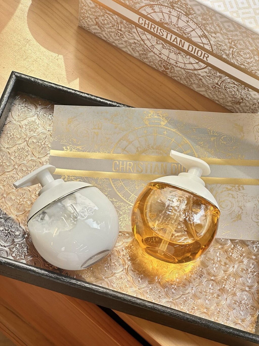 ยิงจริง❤ Special/120 Dior Real Shower Fragrance Two- Piece Set ประกอบด้วย: Body Lotion 200ml, Body W