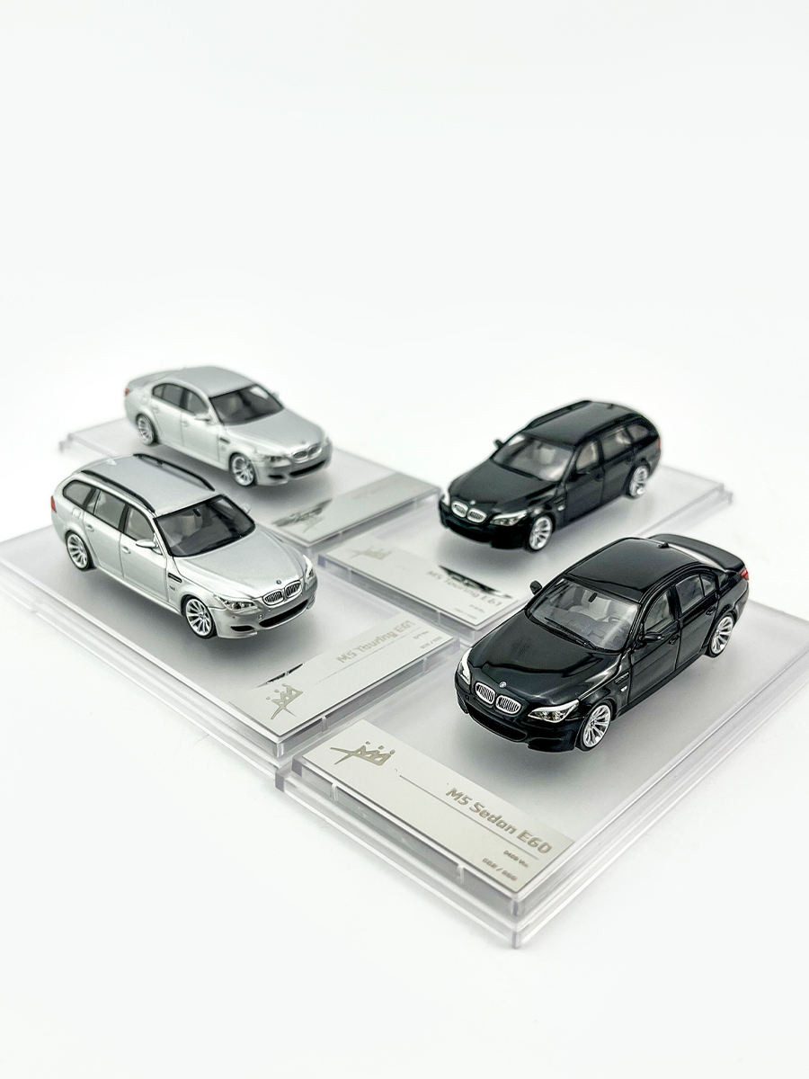 KING MODEL 1: 64 BMW BMW M5 E60 รุ่นสามส่วน + ถังจําลองรถรุ่น Out of Print Car MODEL