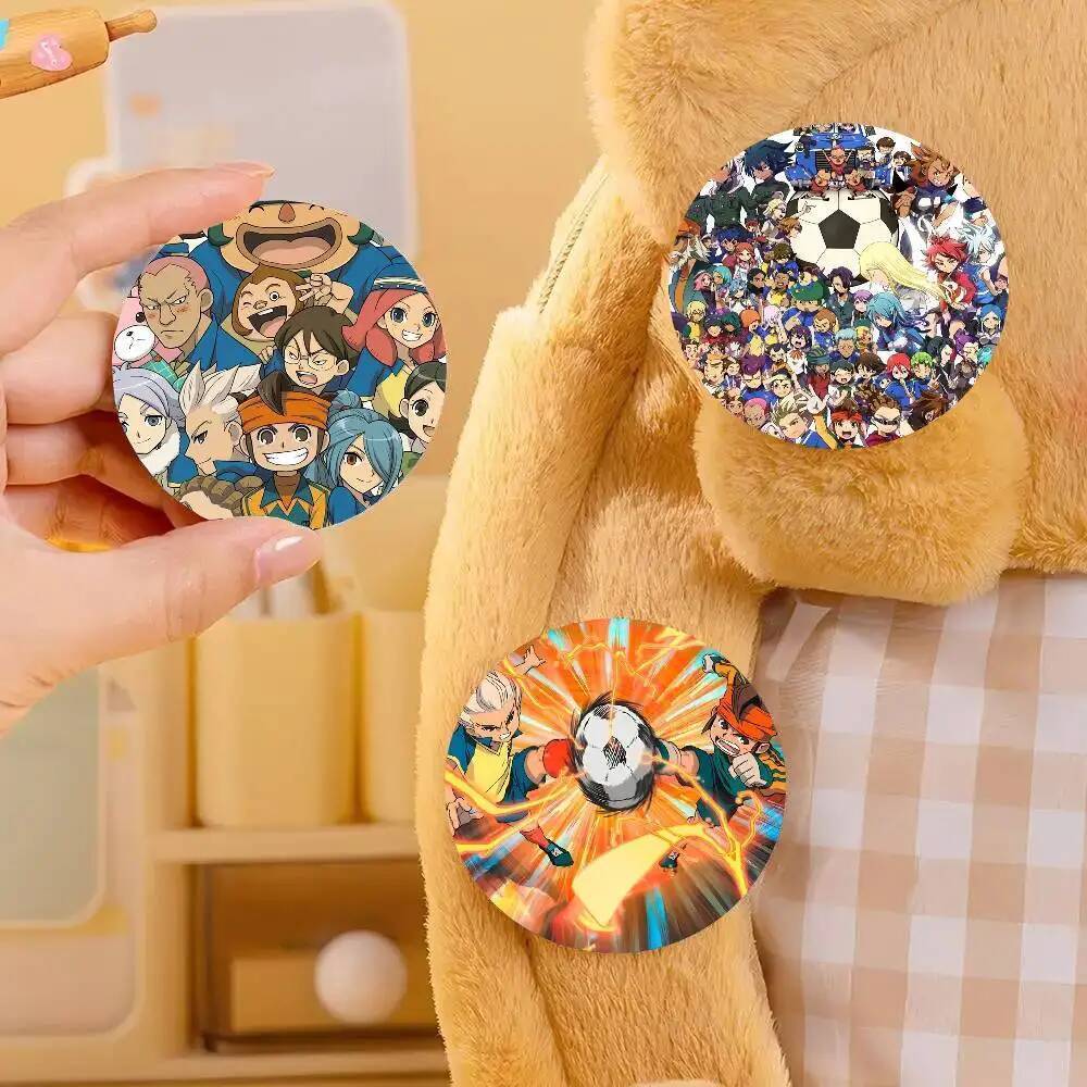 อะนิเมะ Inazuma Eleven ป้ายอะนิเมะรอบป้ายเลเซอร์การ์ตูนเข็มกลัดเสื้อผ้ากระเป๋าเป้สะพายหลังอุปกรณ์เสร