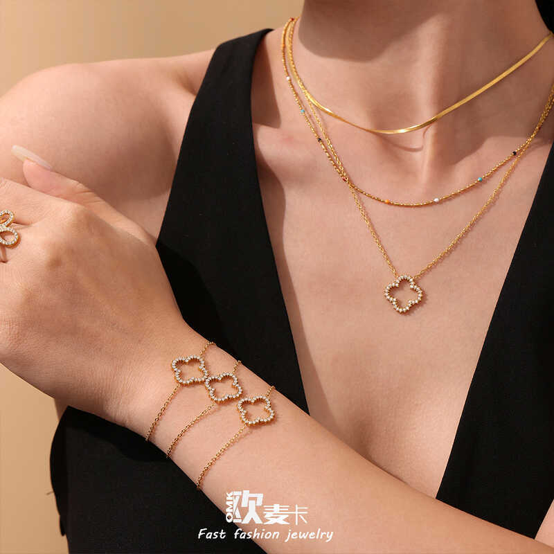 Omaka Hollow Super ชุดสร้อยคอดอกไม้สี่ใบและสร้อยข้อมือ สแตนเลสมากความเรียบง่าย