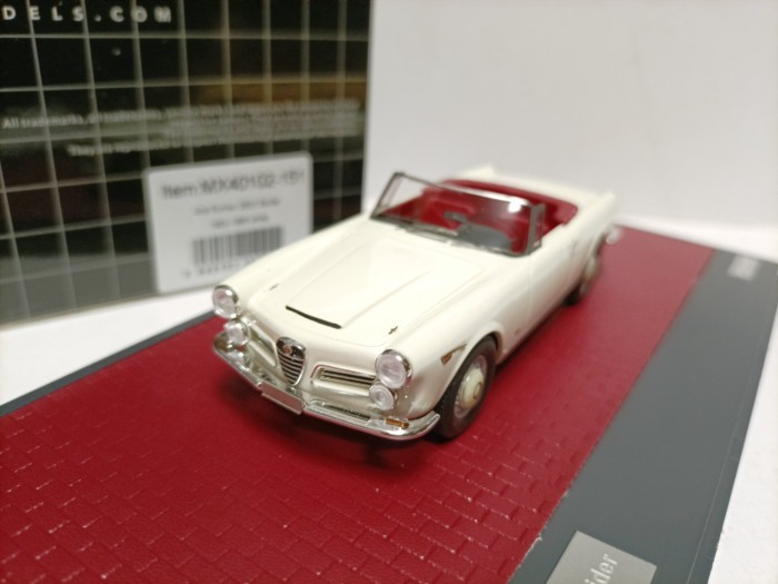 Matrix 1 43 Alfa Romeo Convertible รุ่น Alfa Romeo 2600 Spider White