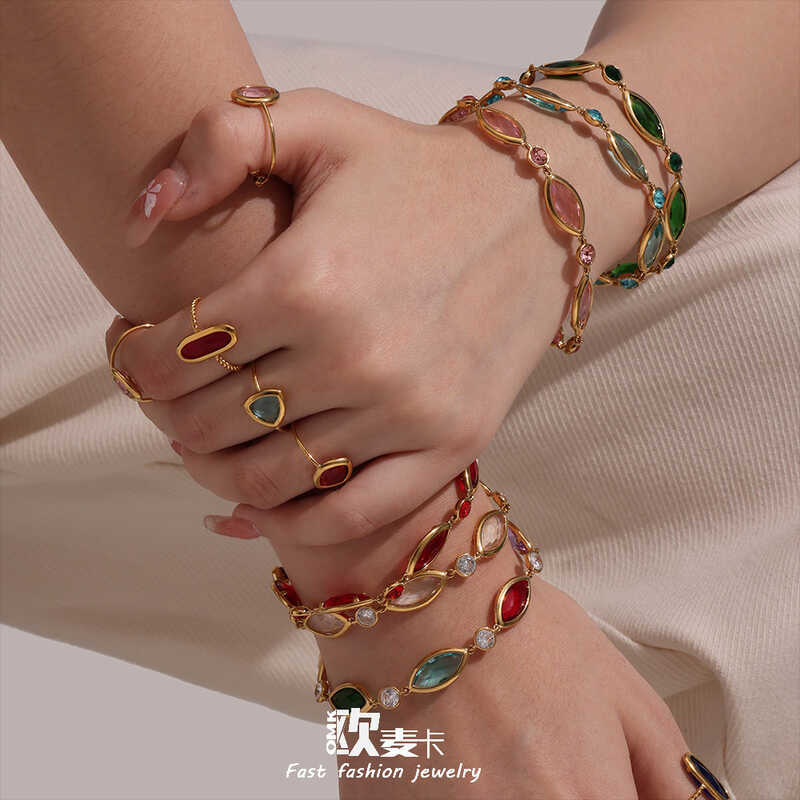 สร้อยข้อมือคริสตัลกระพริบOmaka แบบไฮเอนด์ สำหรับผู้หญิง ทำจากสแตนเลสม้า gold สวยงามและทนทาน