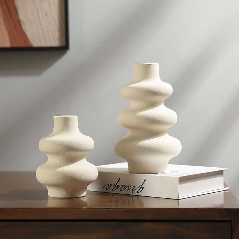 & YILAN | Luxury Decorative Vase & Artisanal Home Decor