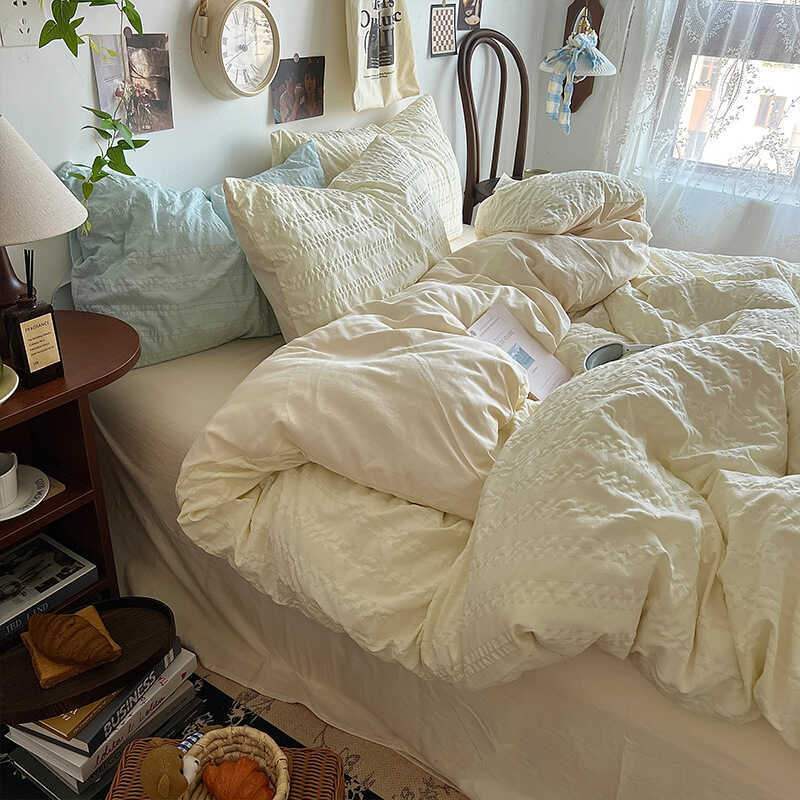 ผ้านวมและที่คลุมที่นอนขนาด 1.8x1.5 เมตร สไตล์เรียบหรูสีเบจ claro พร้อมชุดเครื่องนอน 3-4 ชิ้น