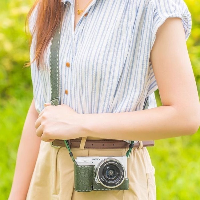 Sony ZVE10 กระเป๋ากล้อง a6400 เคสป้องกัน zve10 Micro Single Half Case Base A6700 ซองหนังอุปกรณ์เสริม