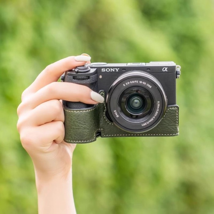 ((อุปกรณ์เสริมกล้อง) Sony A6700 เคสป้องกัน a6400 กระเป๋ากล้อง Mirrorless a6300 ครึ่งฐานกระเป๋า A6100