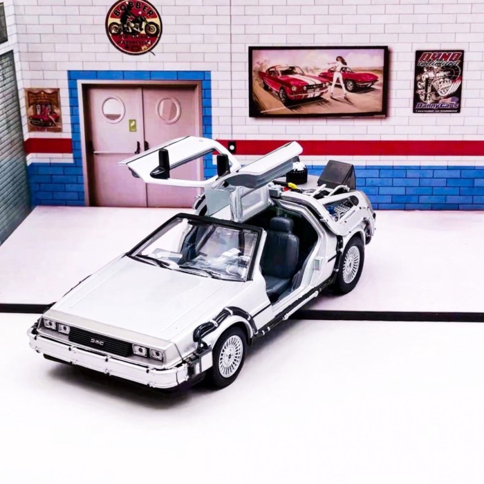 Back to the Future Willie 1: 24 ภาพยนตร์ Flight Edition รถเวลาหุ่นยนต์รถรุ่นโลหะผสมรุ่นเครื่องประดับ