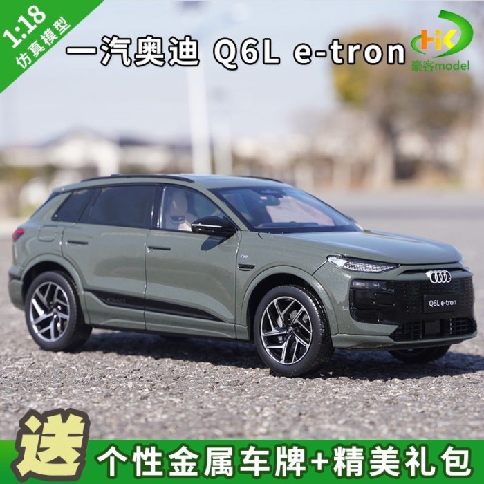 1: 18 โรงงานเดิม FAW Audi Q6L e-tron SUV รถจําลองคอลเลกชันเครื่องประดับ