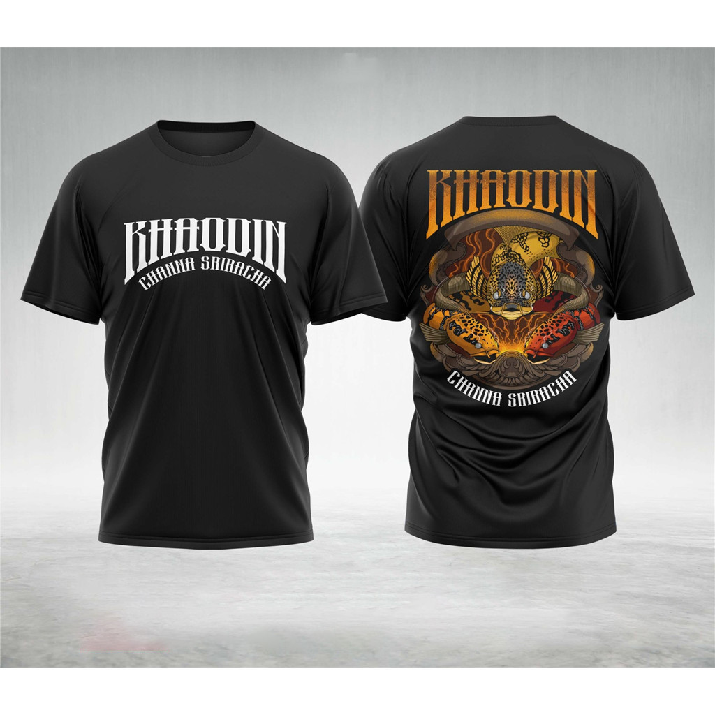 นี่คือเสื้อยืดดำ "Channa Sriracha" จาก Uptoyou