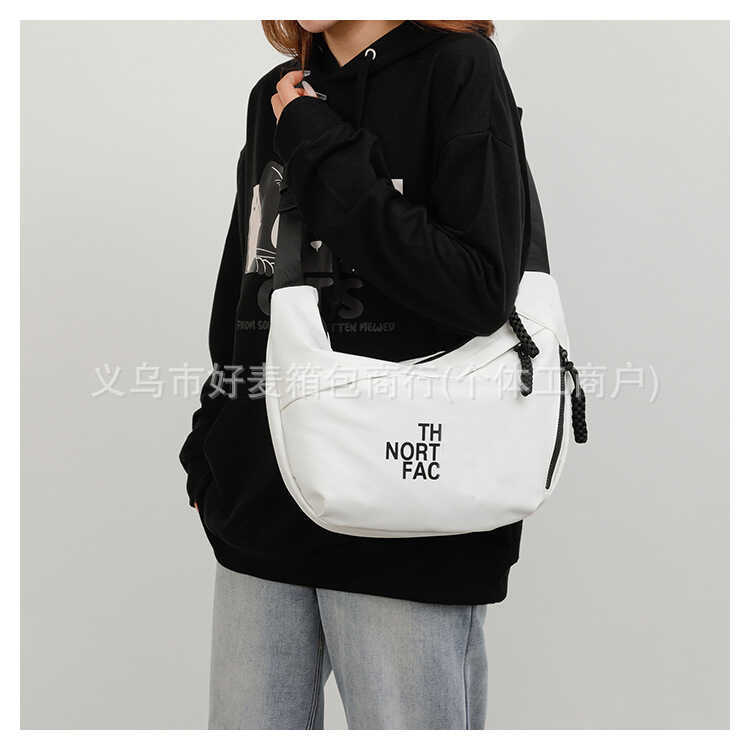 Street Wear Street Sports Leisure กระเป๋าสะพายแฟชั่น All-Match Dumpling Bag Messenger Bag Female Str