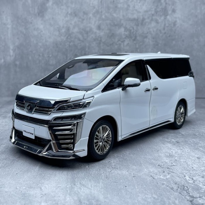 Qihui 1: 18 Vellfire Vellfire MPV Business Vehicle Nanny Car Model Car Collection