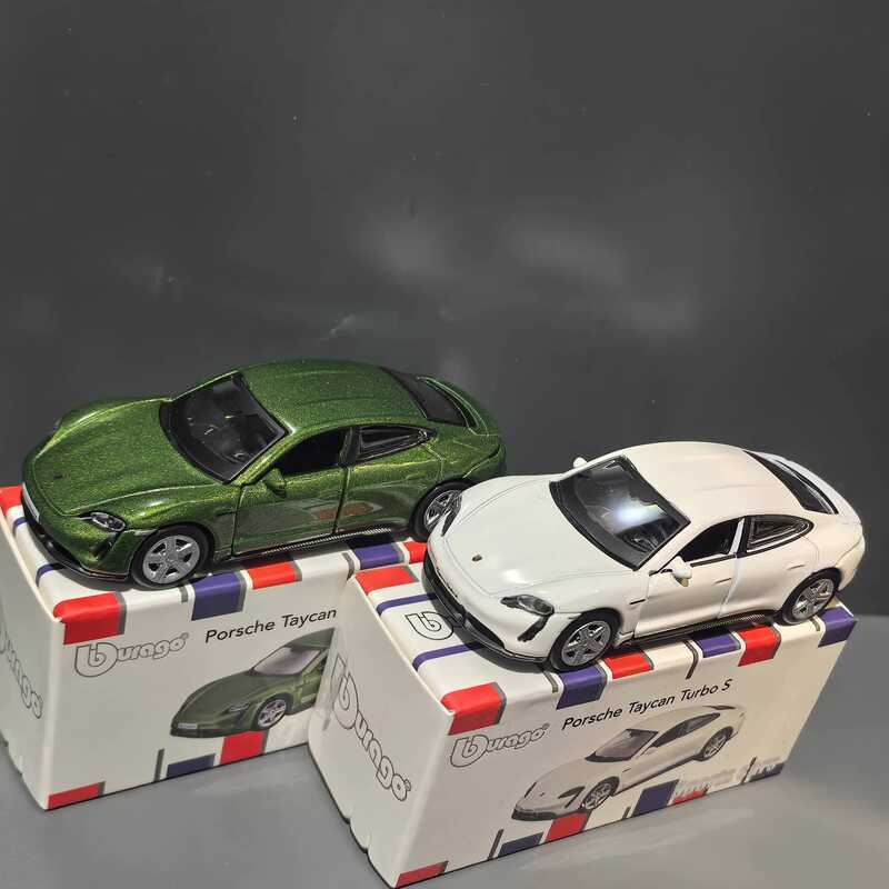 Taycan Turbo S จําลองรถโลหะผสมรุ่นเครื่องประดับของเล่น