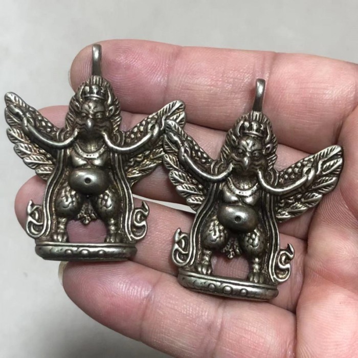 Iron Brand Hawk Redpoll Copper Mud Poer Tibetan Legend Holder Jia Dapeng Bird Amulet Pendant Crafts