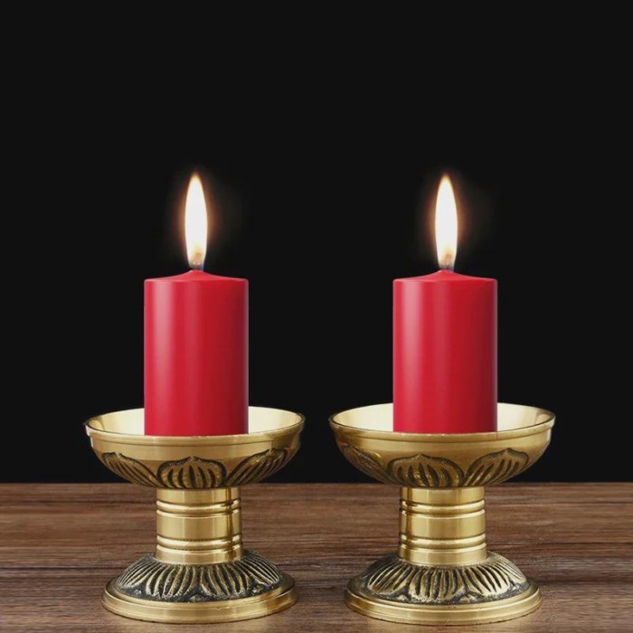 2pcs Chinese Style Metal Candle Holder Ornament Temple Candle Holder Temple Candle Holder Sacrifici