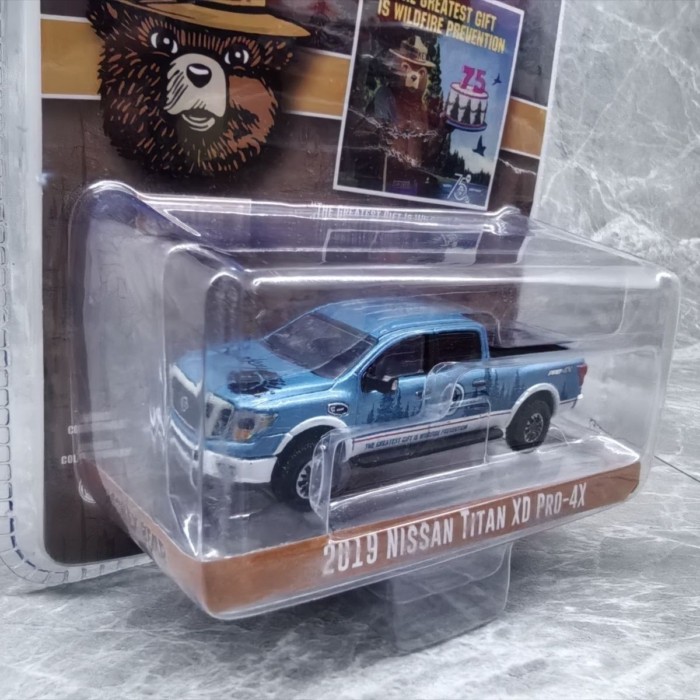 1/64 2019 Nissan TITAN XD PRO-4X รถกระบะรุ่นรถ