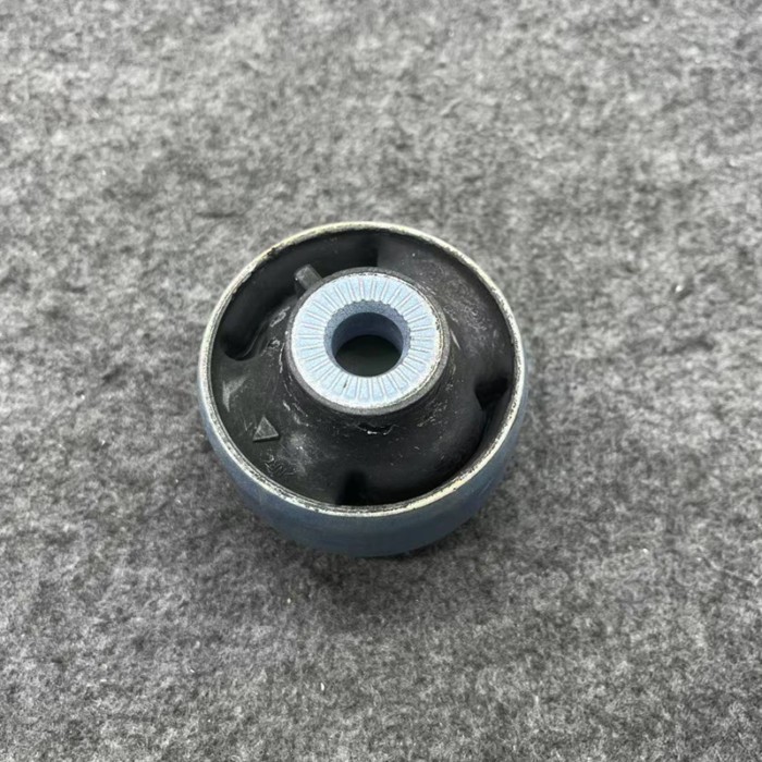 New Front Lower Control Arm Bushing For V W Golf  Variant Skoda Octavia Seat Leon OEM:5Q0407183E 5Q