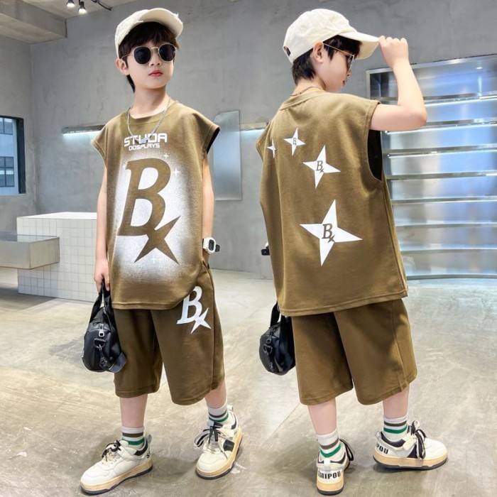 ones.th  ชุดฤดูร้อนสำหรับเด็กชายวัยรุ่นสไตล์ใหม่ เสื้อกั๊กเด็กผู้ชายหล่อแขนกุดชุดกีฬาสองชิ้นสำหรับ ราคา ถูกที่สุด ดีลบีเคเค รูปภาพหลัก